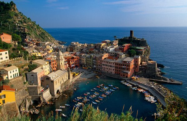 https://suntoursinternational.digitalguider.dev/wp-content/uploads/2026/02/Colorful-Vernazza-is-one-of-the-five-seaside-villages-in-Cinque-Terre-National-Park.jpg
